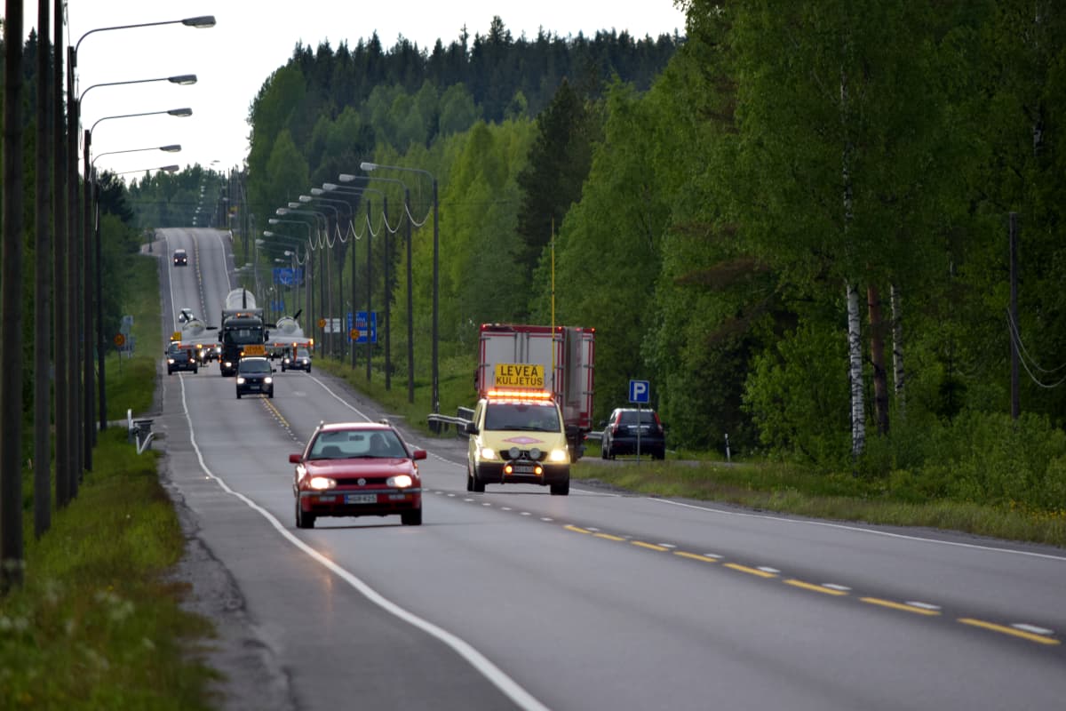 Erikoiskuljetus maantiellä