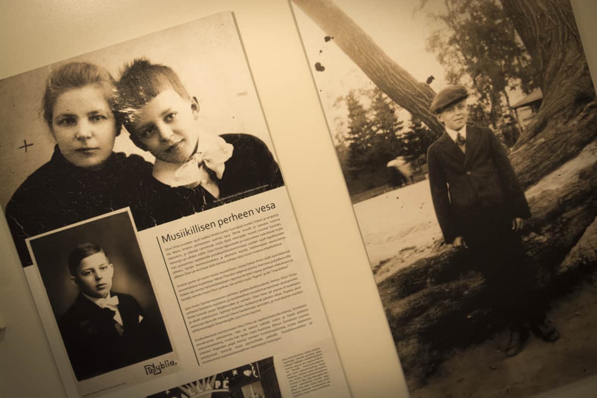 Kuvakollaasi Olavi Virran lapsuudesta Suojeluskunta- ja Lotta Svärd -museon näyttelyssä Seinäjoella.