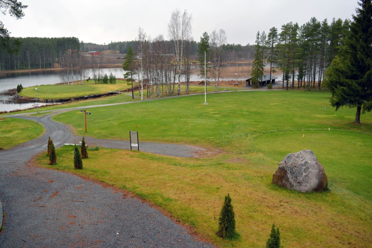 Golfkenttä Lappajärven Nykälänniemessä.