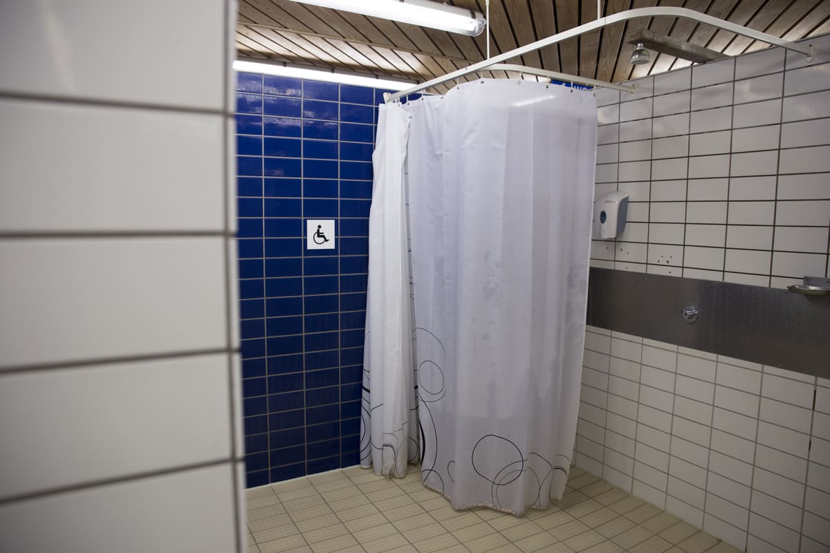 Espoonlahden uimahallin pesutila