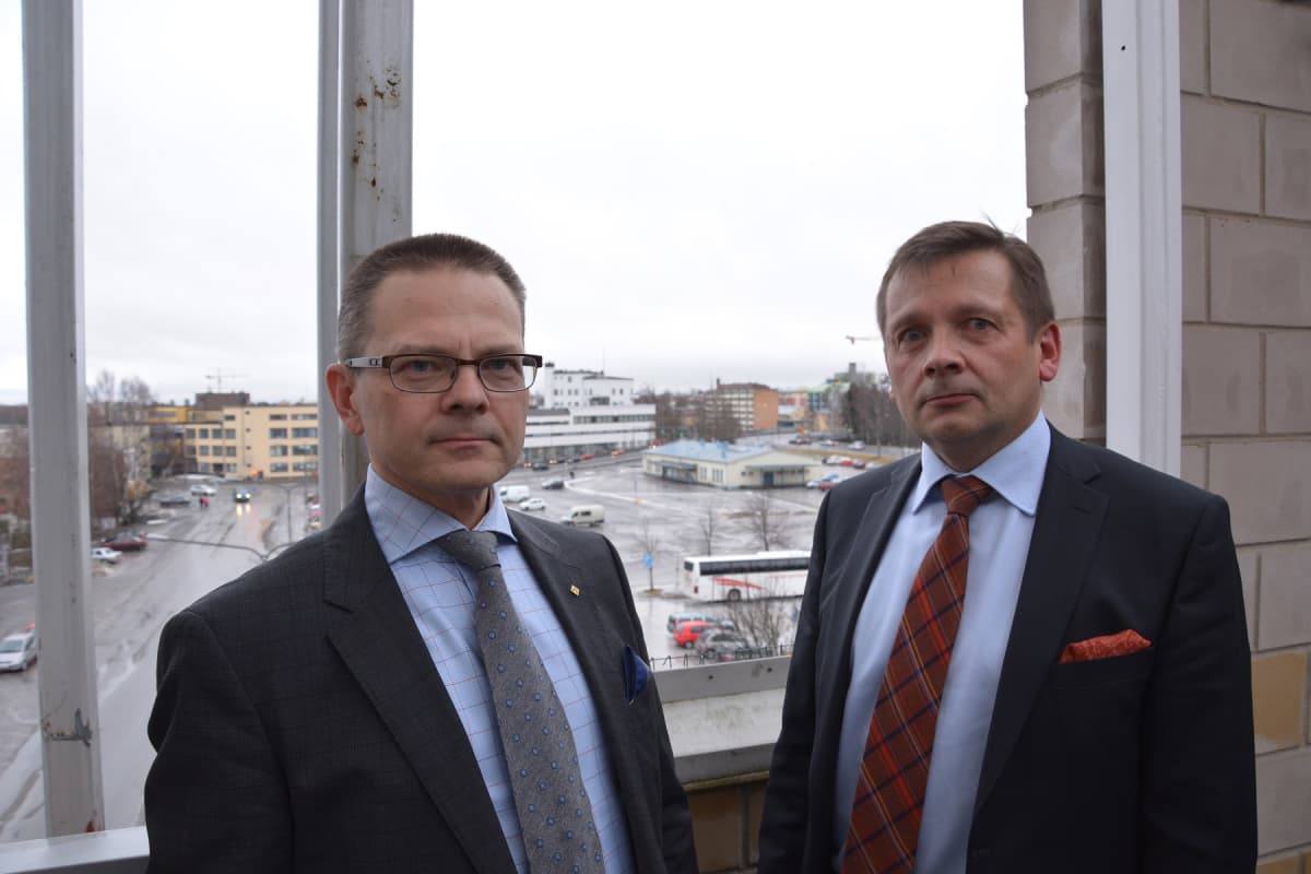 Aluejohtajat Mikael Snellman Lemminkäiseltä ja Jari Alanen Keskolta.