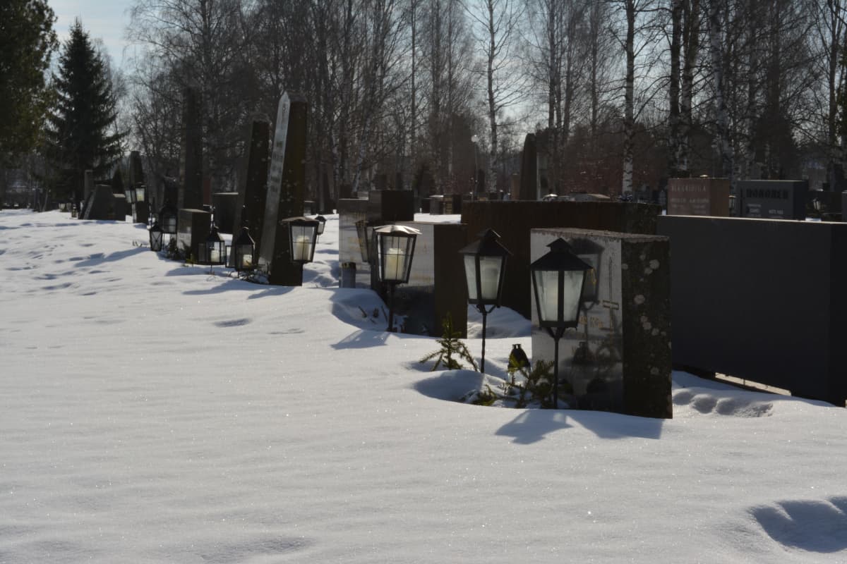 Ilmajoen seurakunnan hautausmaata pääsiäisenä 2016.