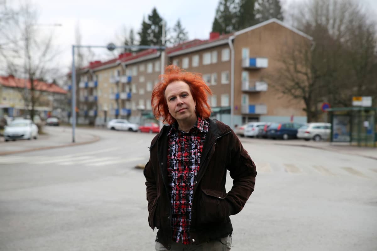Kärtsy Hatakka sukeltaa uudella levyllään Maunulan maisemiin. Myös Waltarin tuotannosta löytyy pääkaupungista kertova kappale, joka nimetty yksinkertaisesti muotoon Helsinki.