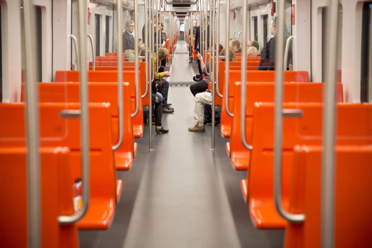 M300 metrojunan käytävä.