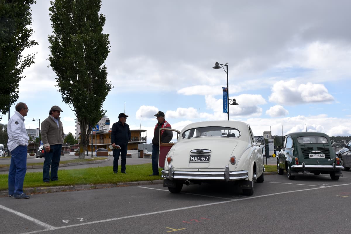 Jaguar ja Fiat keräävät aina huomiota.