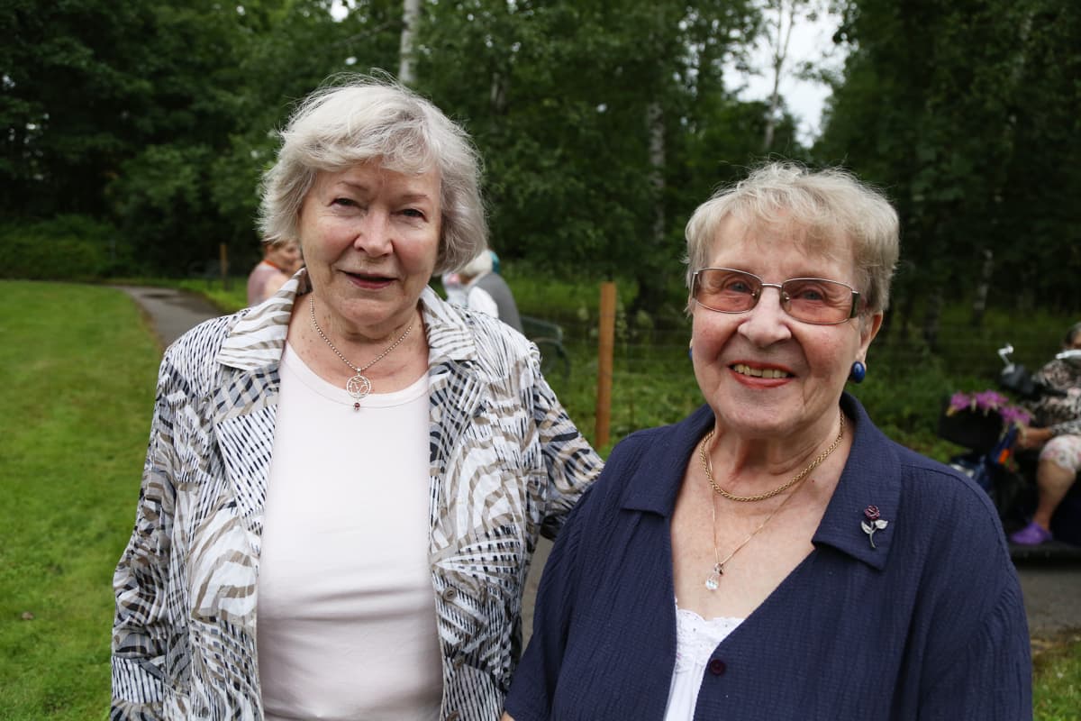 Tellervo Aarrevaara ja Anneli Nurminen.