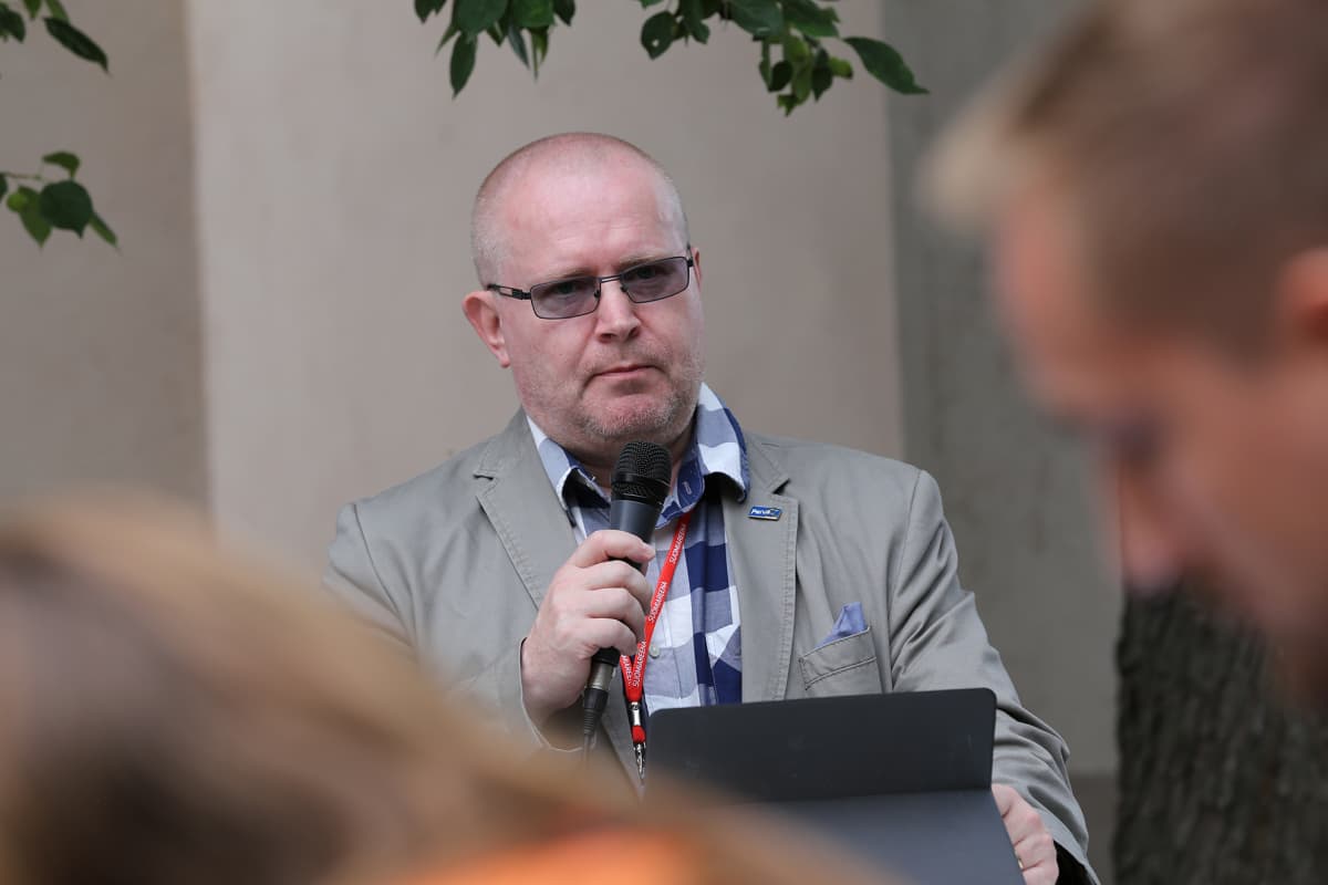 Jari Lindstöm.