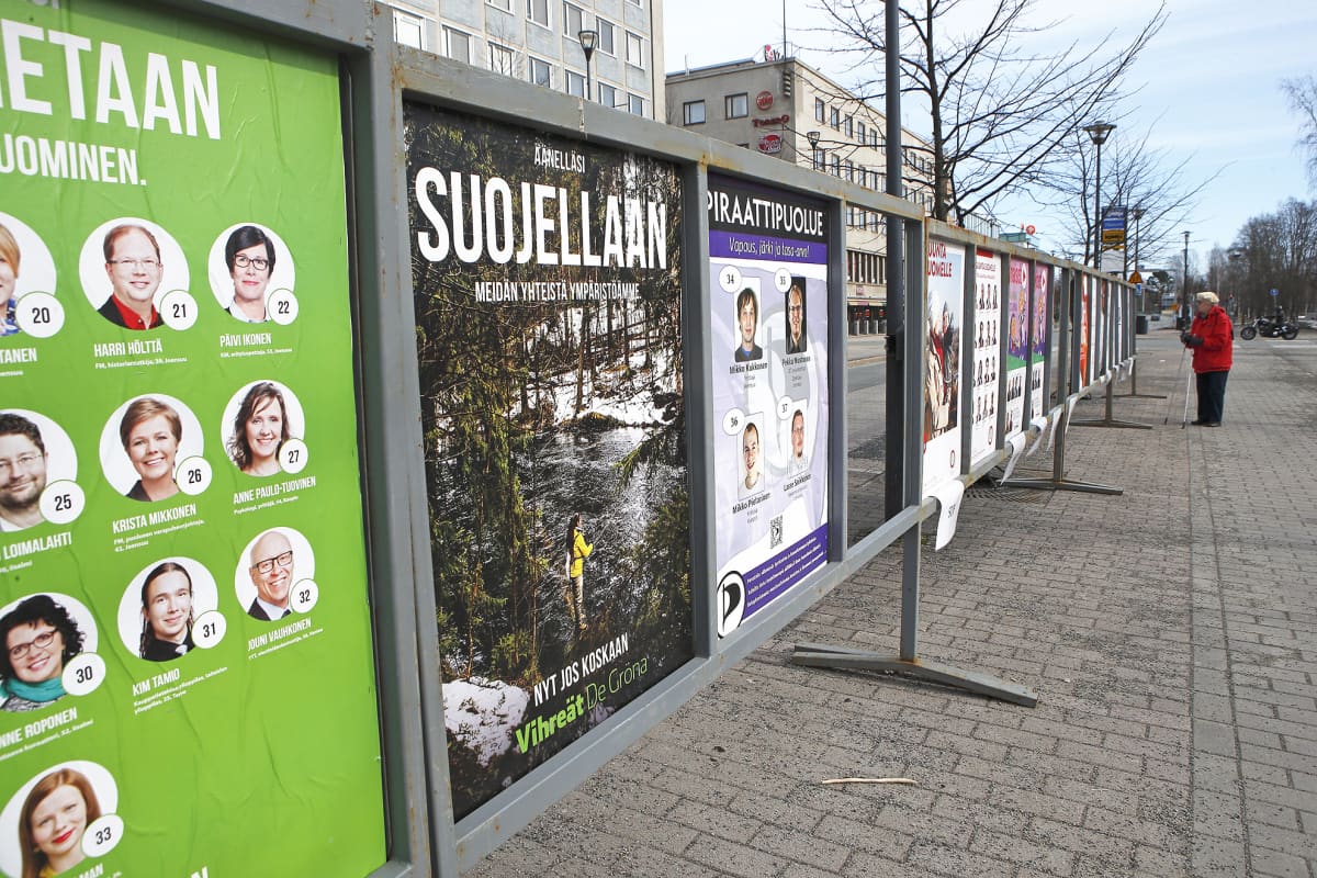 Vuoden 2015 eduskuntavaalien mainoksia.