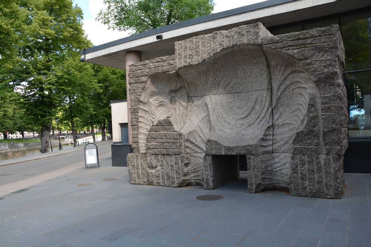 Elephant square -teos Aboa Vetus ja Ars Nova -museon edessä.