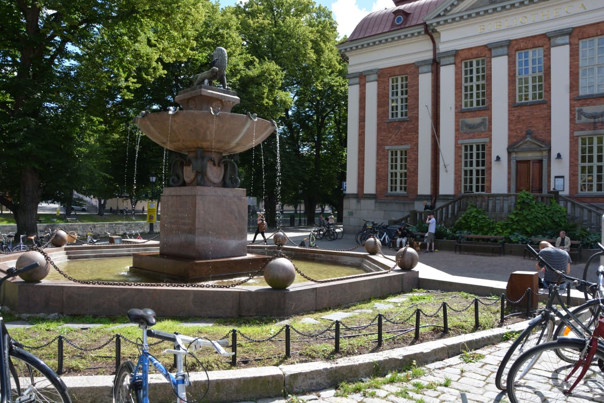 Leijona-suihkulähde Turussa.