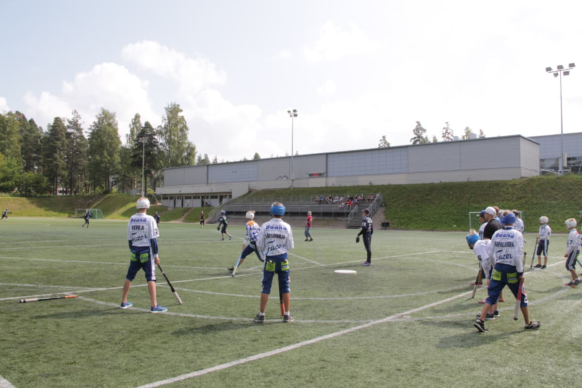 Junioripesäpalloa