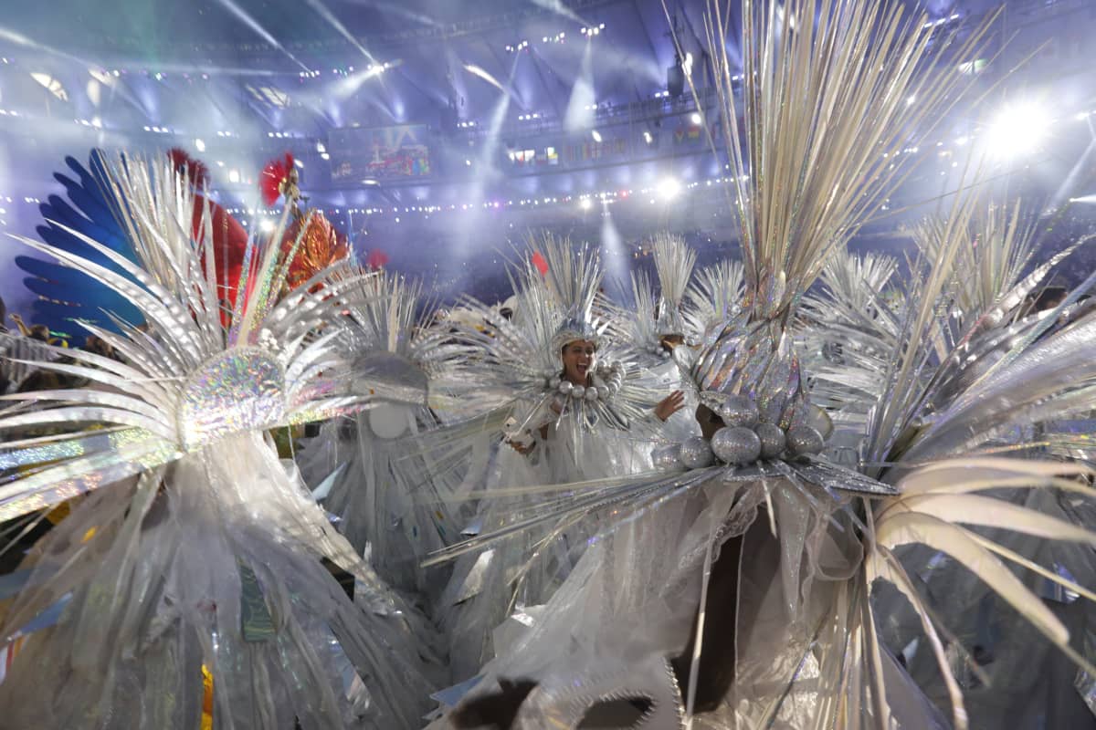 Rion olympialaisten päätösjuhlassa tanssittiin tietenkin sambaa.