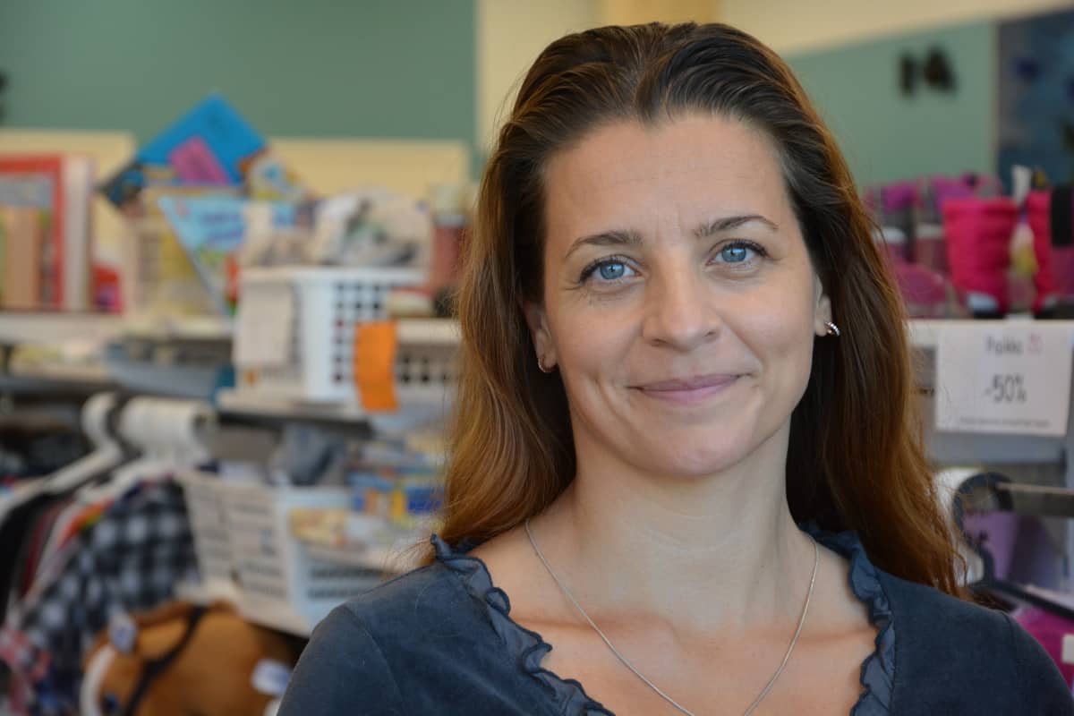 Agata Makowiecka Lasten Seesam kirpputori Kaarinassa.