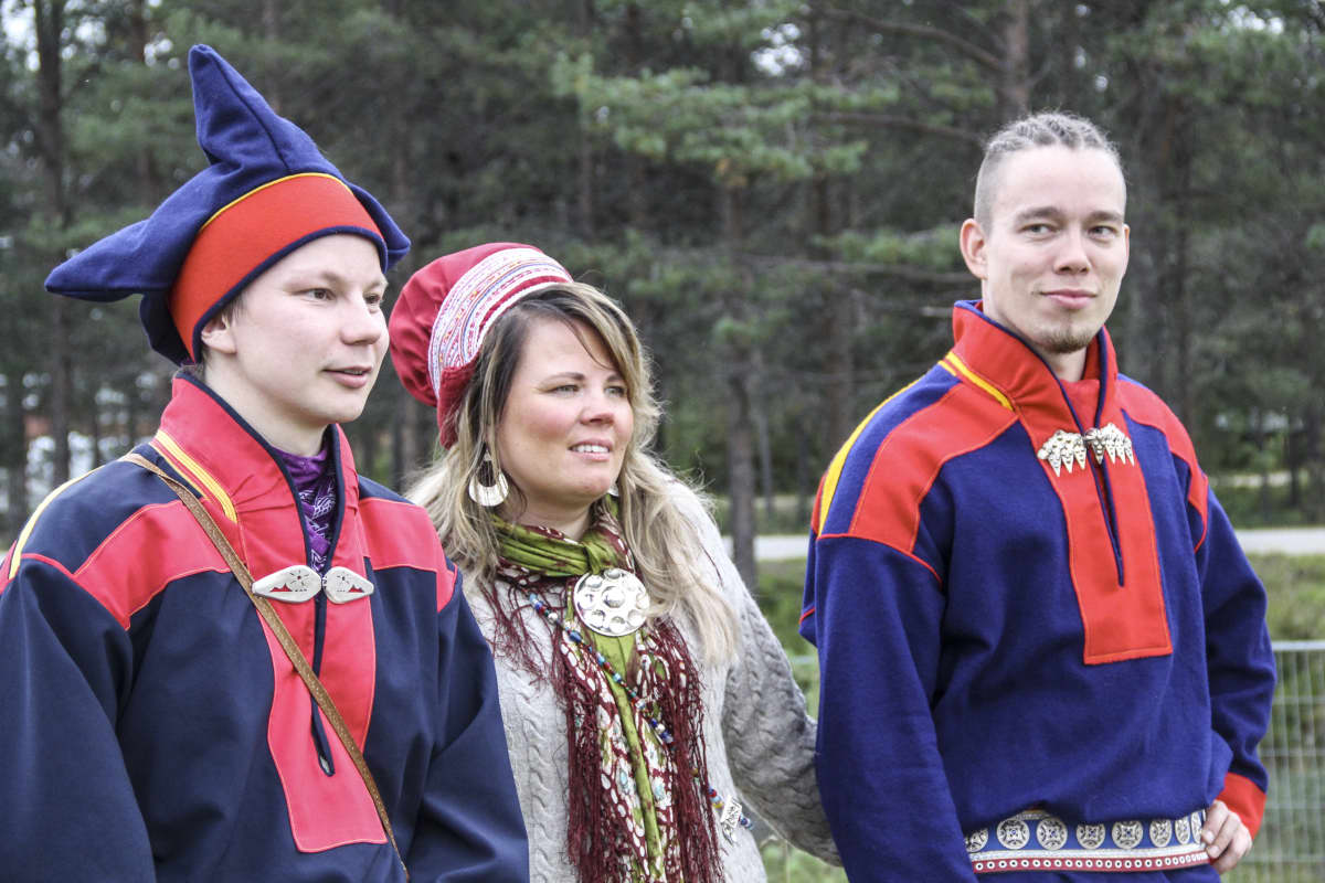 Niilas Holmberg, Petra Magga-Vars ja Ailu Valle.