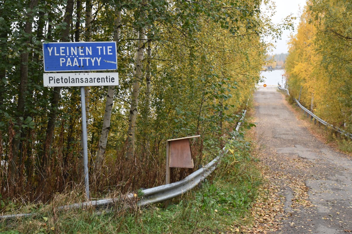 Yleinen tie päättyy veteen, jatkuu lossilla