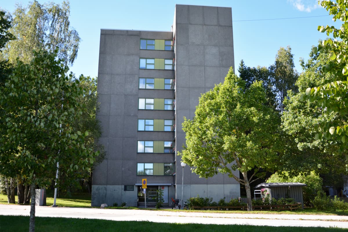 Kerrostalo Laivateollisuudenkadulla Turun Pansiossa.