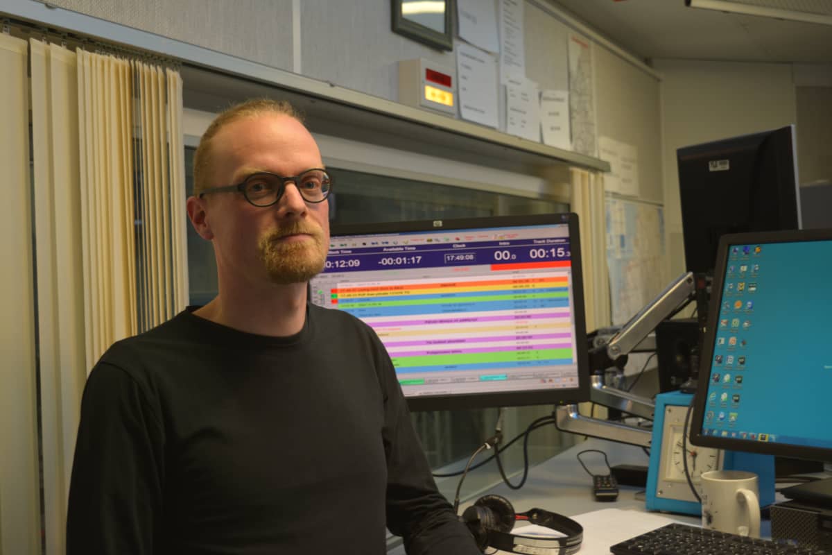 Seinäjoen kaupungin kehittämispäällikkö Mika Mustikkamäki Ylen Seinäjoen studiossa.
