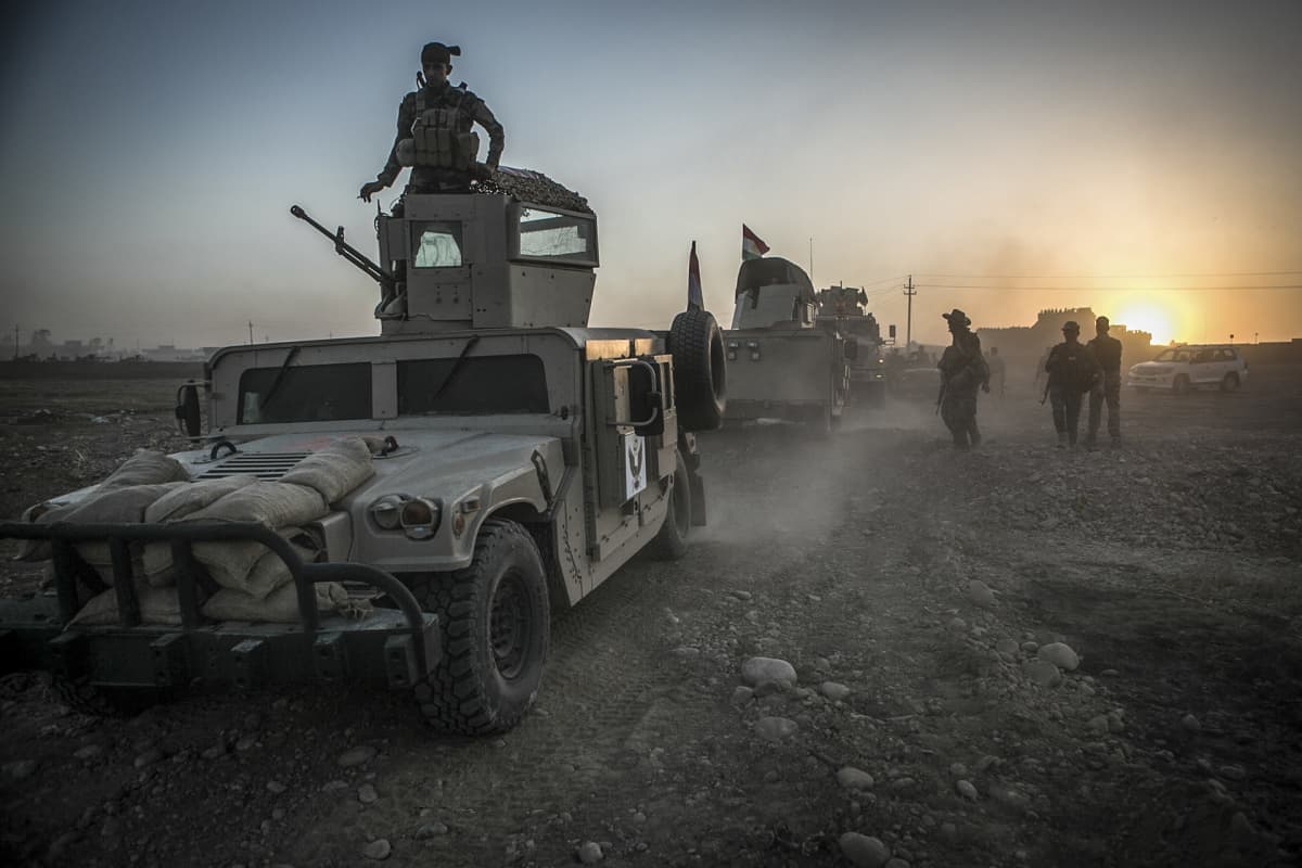 Peshmergajoukkoja matkalla kohti Mosulia.
