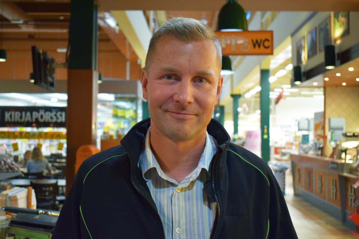 Hirvaskankaan ABC:n liikennemyymäläpäällikkö Olli Kinnunen.