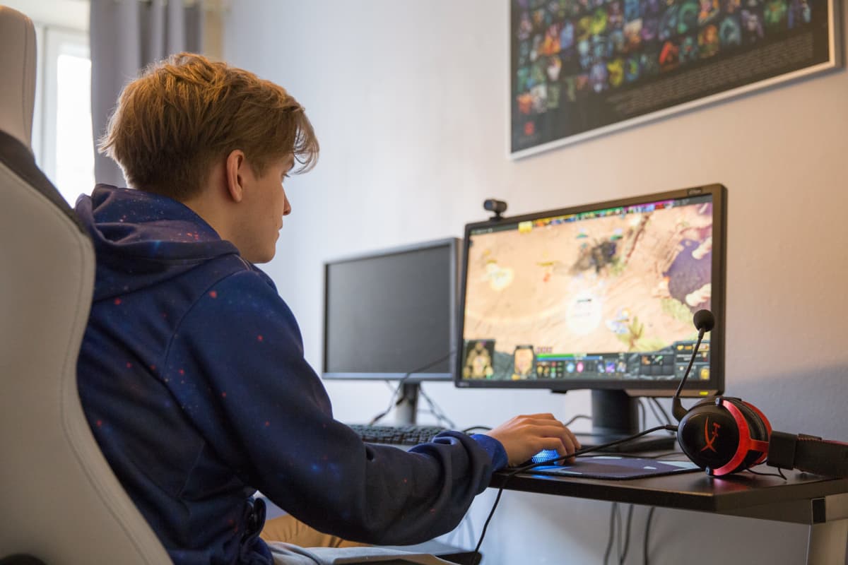Jesse "JerAx" Vainikka, ammattipelaaja