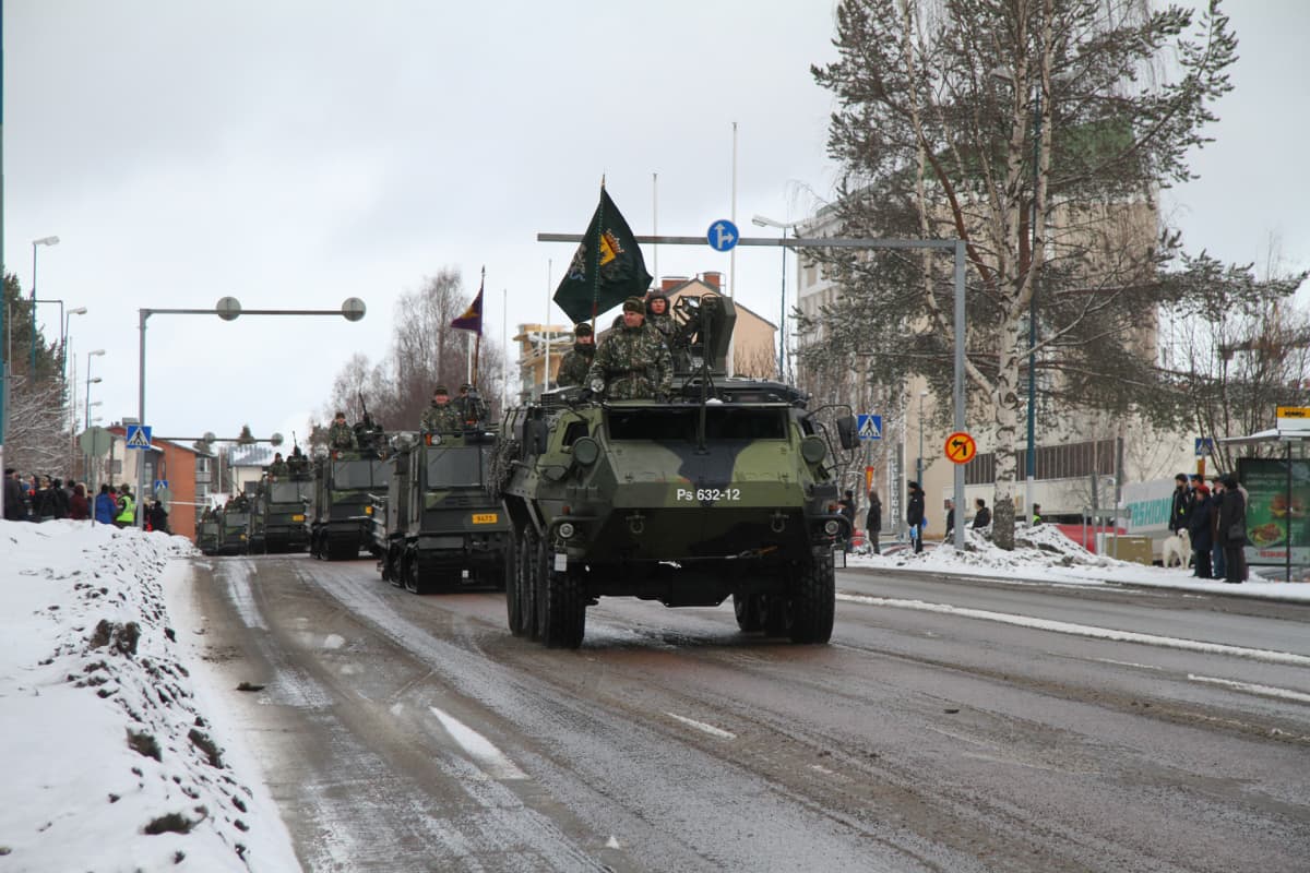 Puolustusvoimien paraati Kajaanissa.
