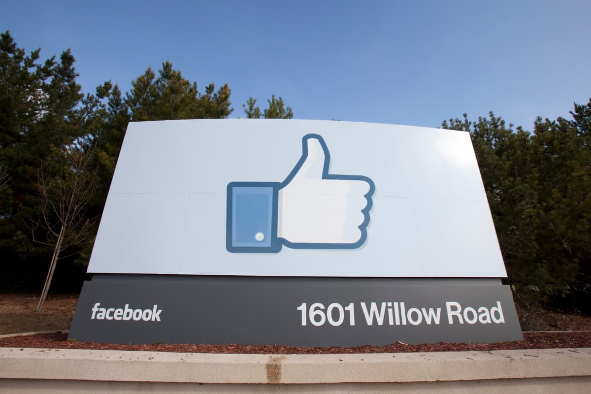Peukalotaulu Facebookin päämajan lähistöllä Kaliforniassa.