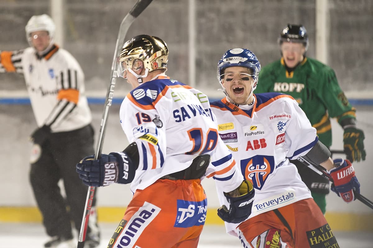 Veli-Matti Savinaisen juhlat kuvassa
