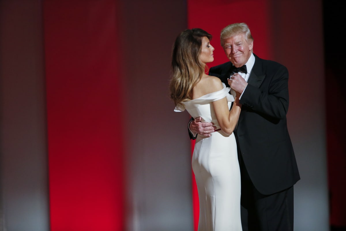 Melania ja Donald Trump tanssivat virkavalan vannomisen jälkeen Liberty Ball -juhlissa 20. tammikuuta.