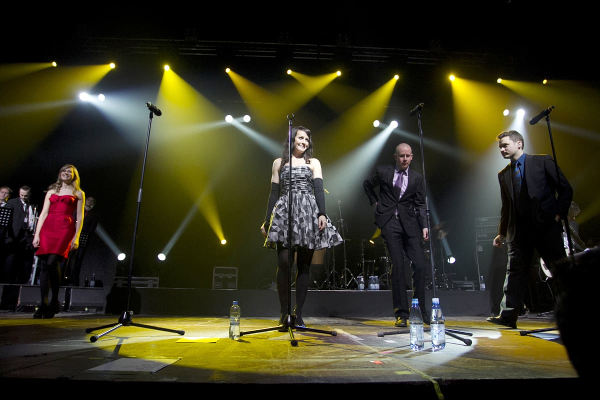 Ultra Bra presidenttiehdokas Pekka Haaviston tukikonsertissa Helsingissä 30. tammikuuta 2012.