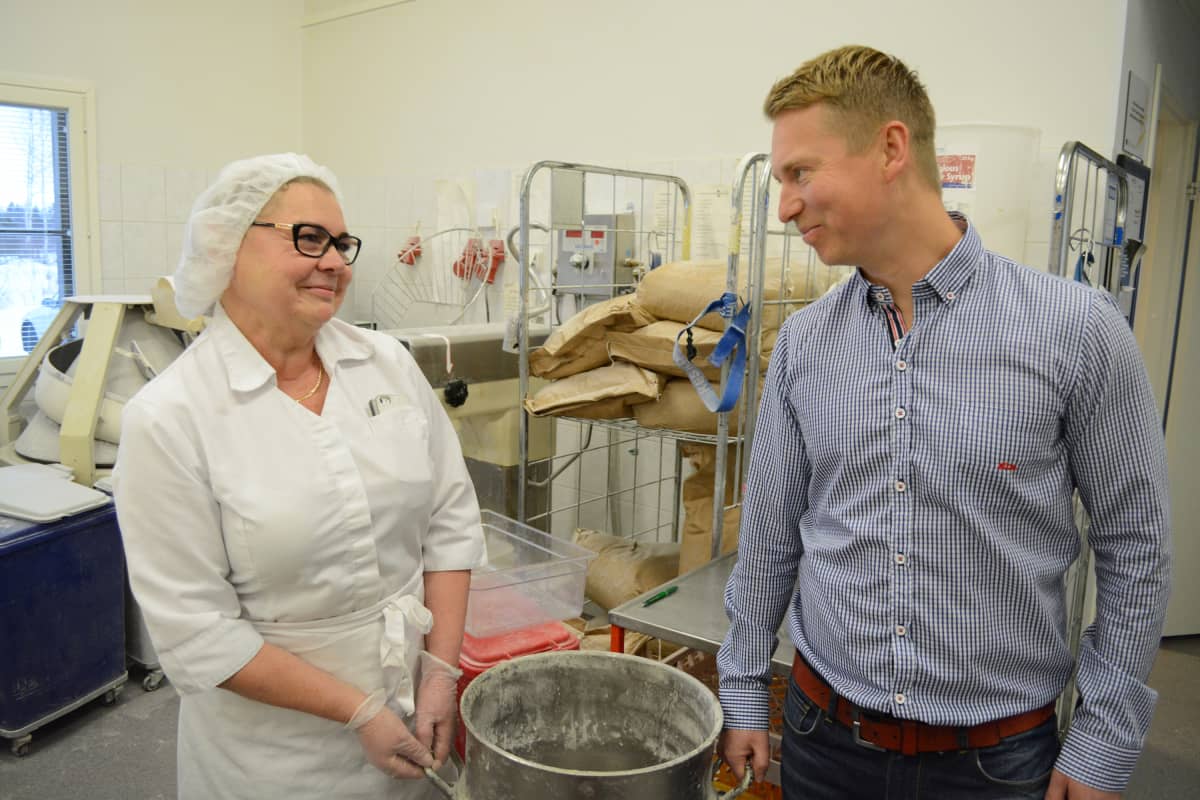 Leipomo Liepuskan perustaja Riitta Vartiainen ja nykyinen osakas Timo Turunen
