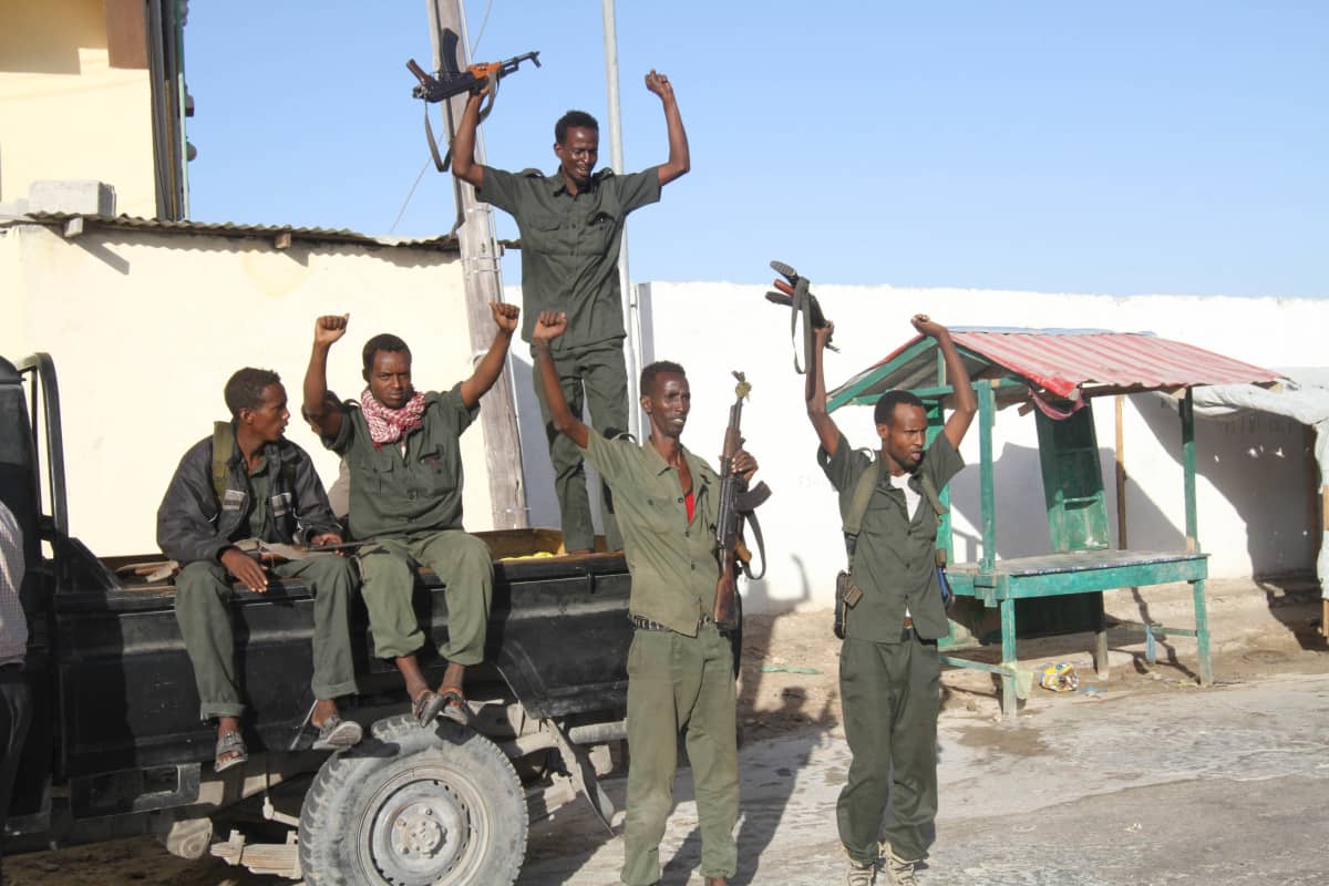 Sotilaat juhlivat Mogadishussa.