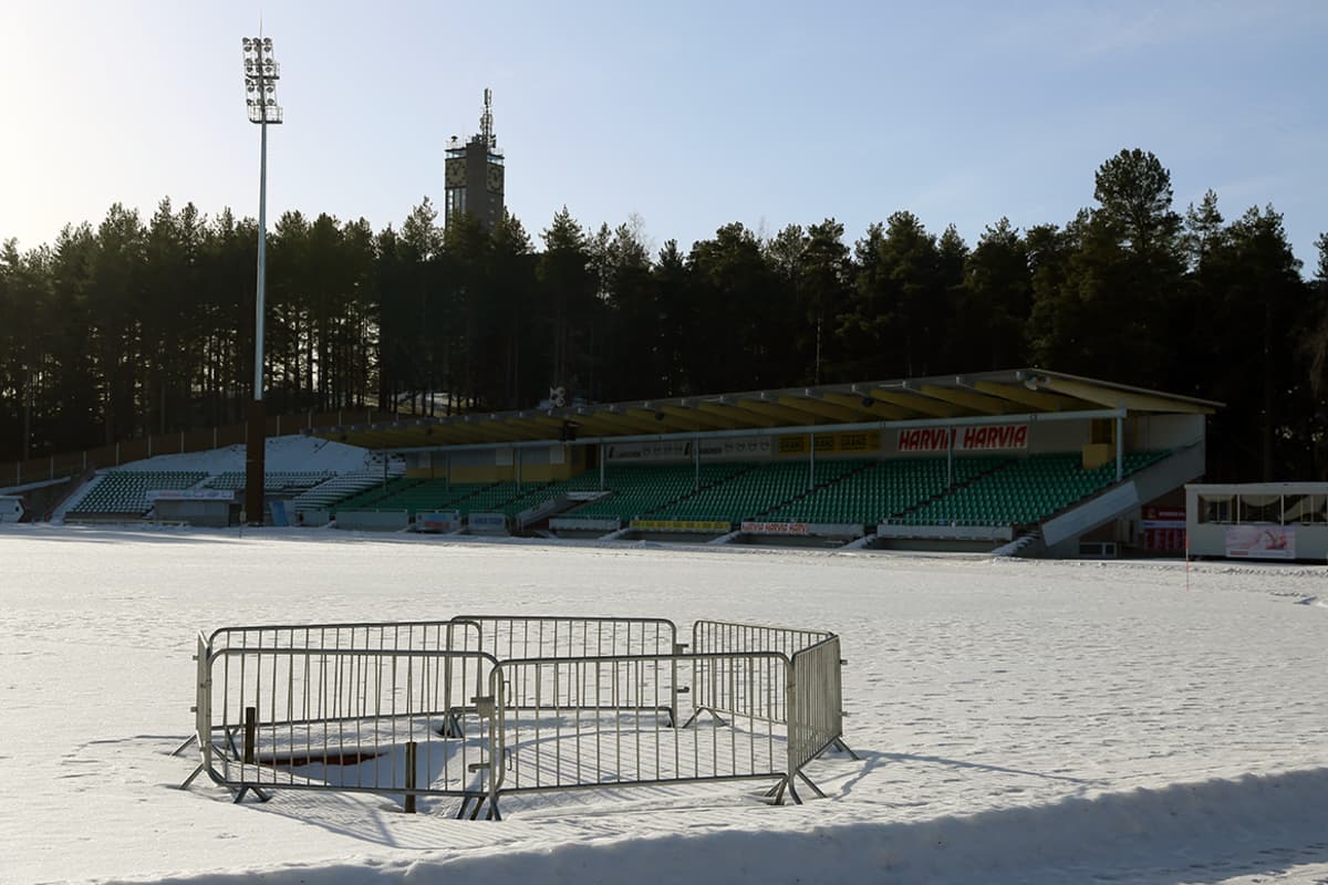 Nykyistä katsomoa laajennetaan ja sen vastapäätä aiotaan rakentaa uusi katettu katsomo.