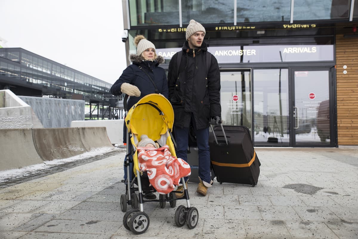 Virolaiset Paula Toomel, Viljar Särekanno sekä heidän lapsensa