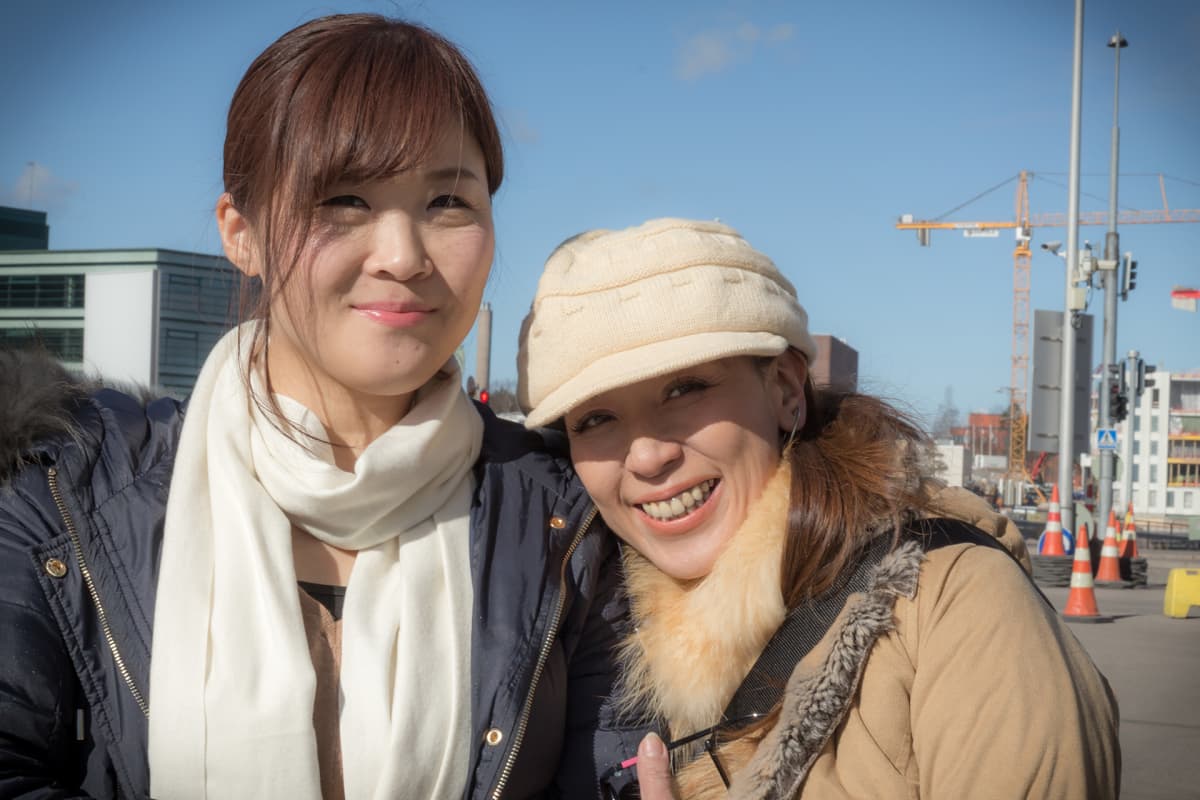 Japanilaiset fanit taitoluistelun MM-kisoissa.