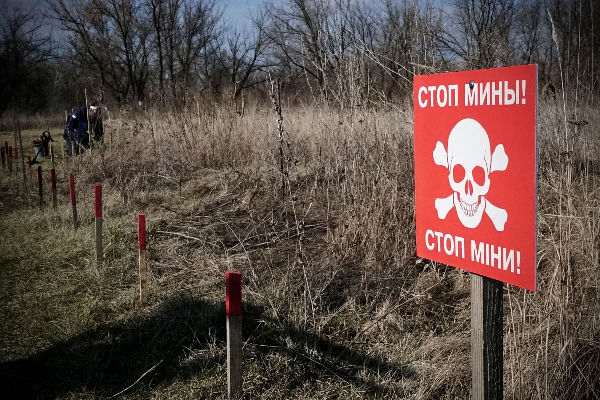 Miinanraivausta Itä-Ukrainassa.
