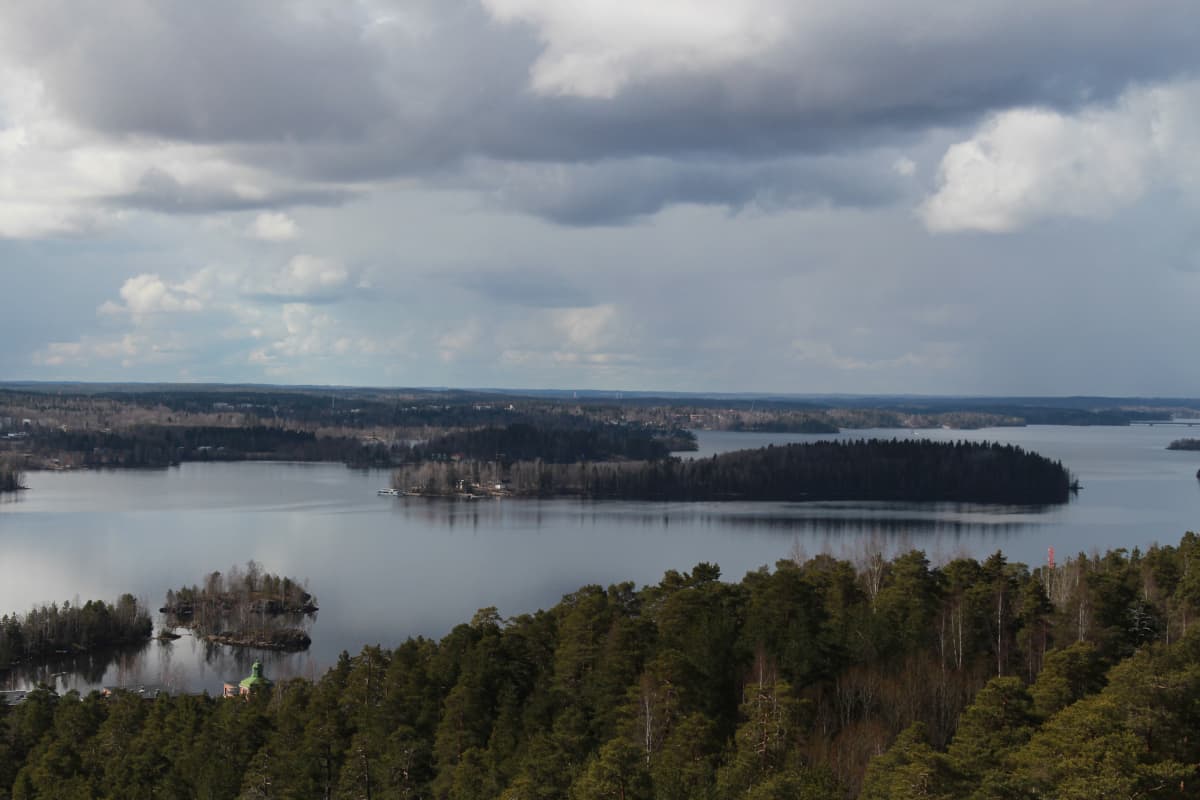 Jäätöntä järvenselkää