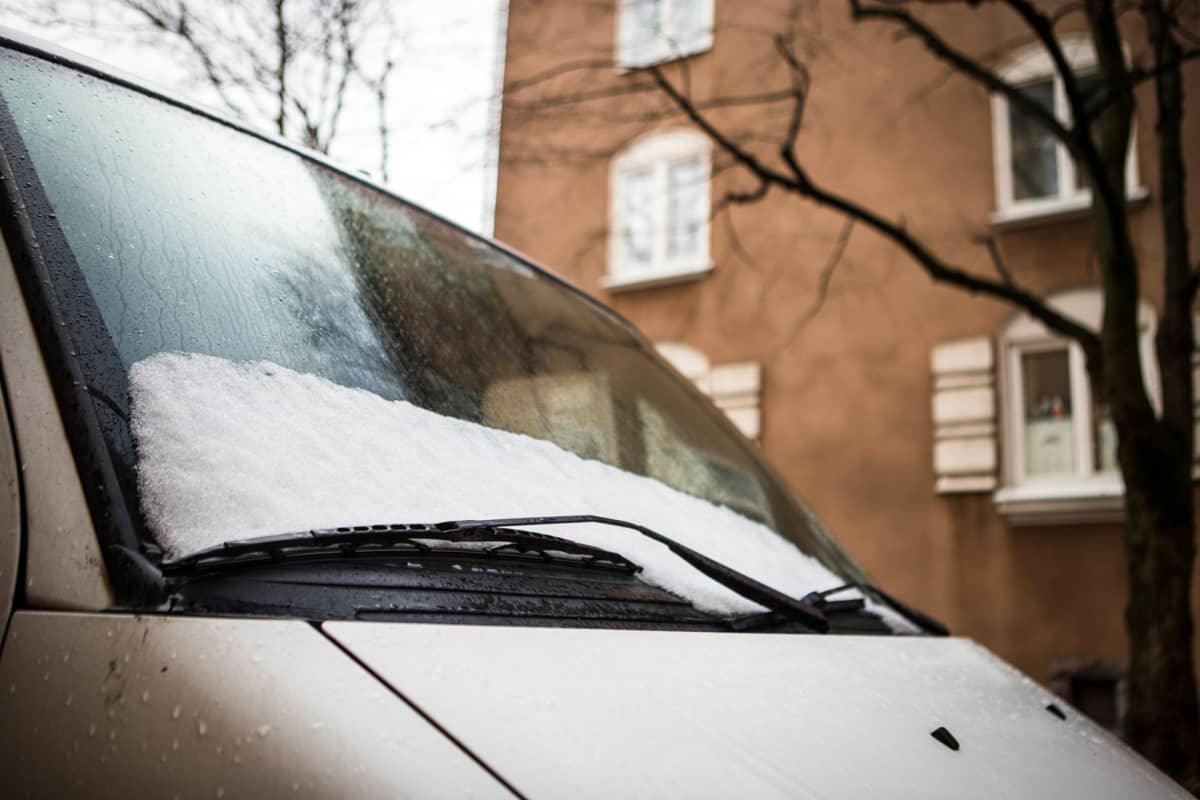 Vapun sää. Vettä, räntää ja lunta.