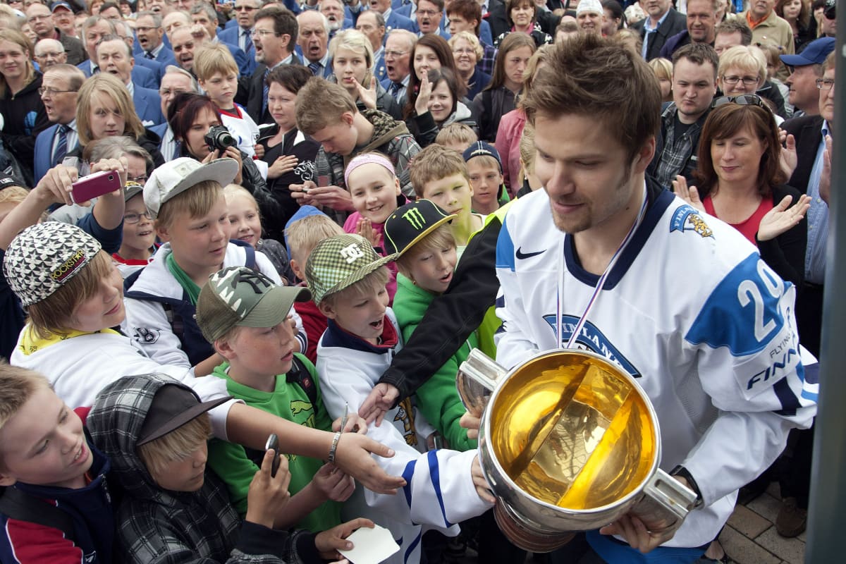 Petteri Nokelainen Imatralla mestaruusjuhlissa