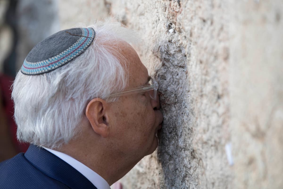 Yhdysvaltain uusi Israelin suurlähettiläs David Friedman vieraili Itkumuurilla 15. toukokuuta.