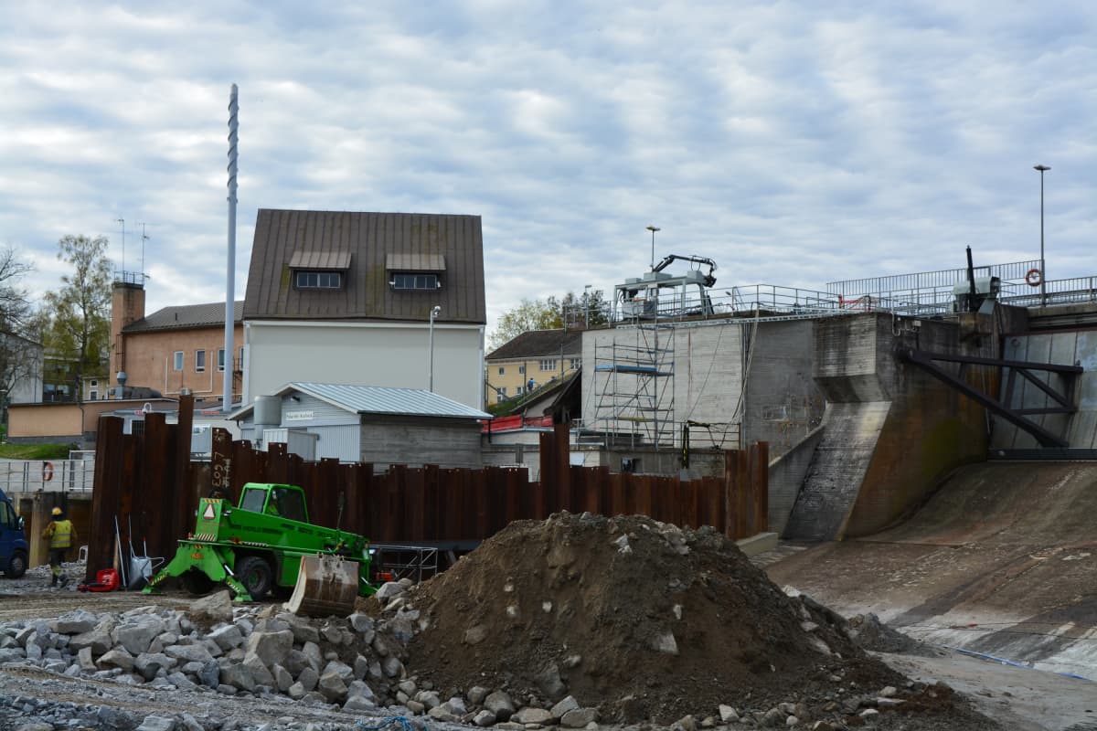 Uudenkaarlepyyn vesivoimapatotyömaa.