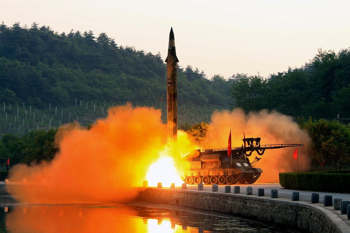 Pohjois-Korean valtiollisen uutistoimiston välittämä kuva ohjuksen laukaisemisesta 30. toukokuuta.
