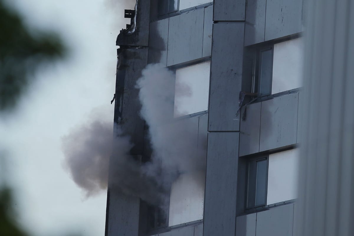 Grenfell Tower palaa.