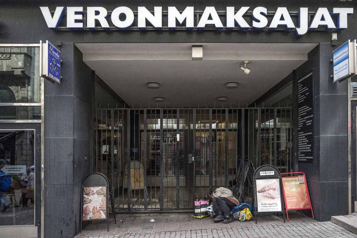 Näkymä Veronmaksajain Keskusliitto ry:n edustalta Helsingissä vappupäivänä 2015.