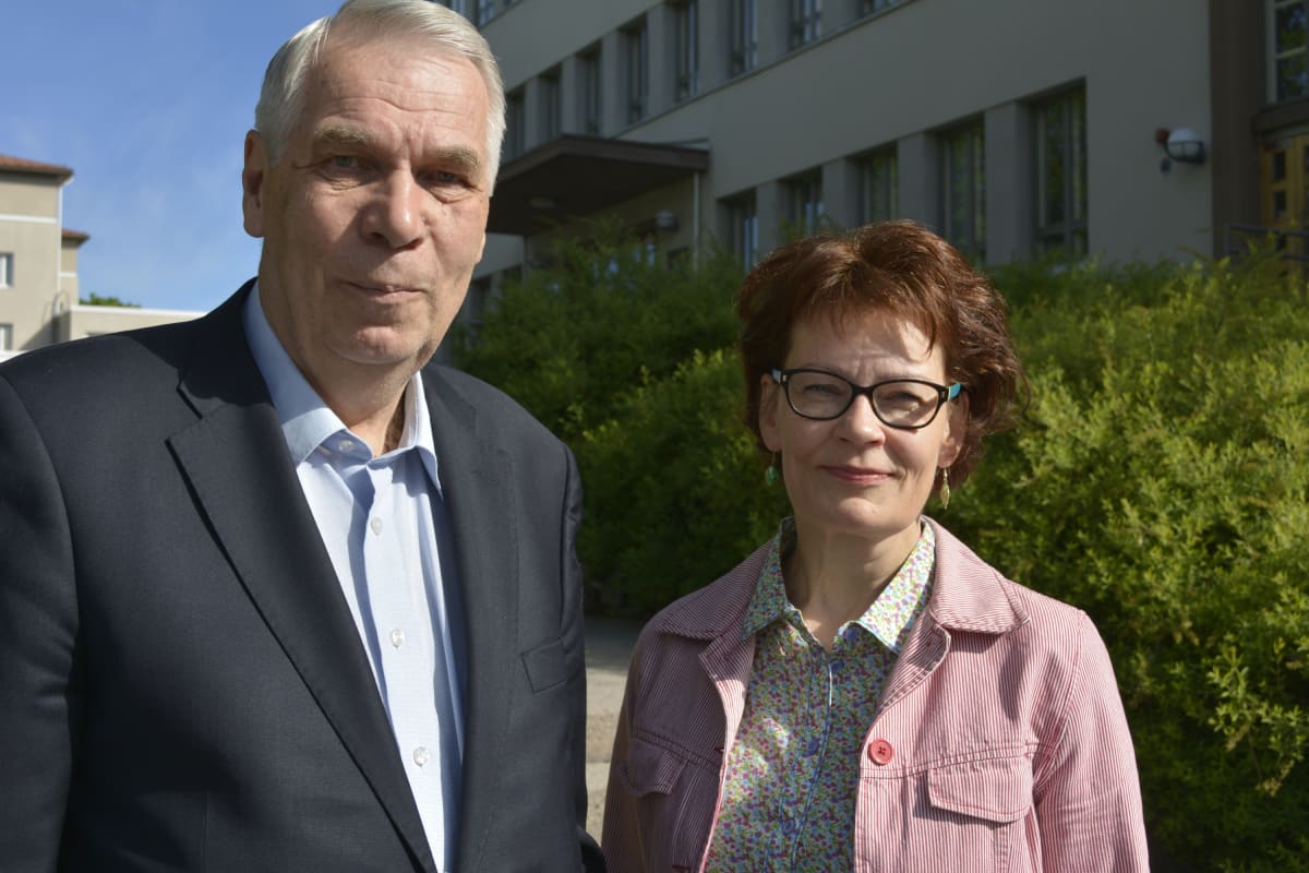 kaupunginhallituksen puheenjohtaja Aimo Ryynänen (kok) ja