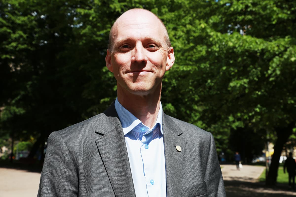 Hypon edustaja Ruttopuistossa Helsingissä