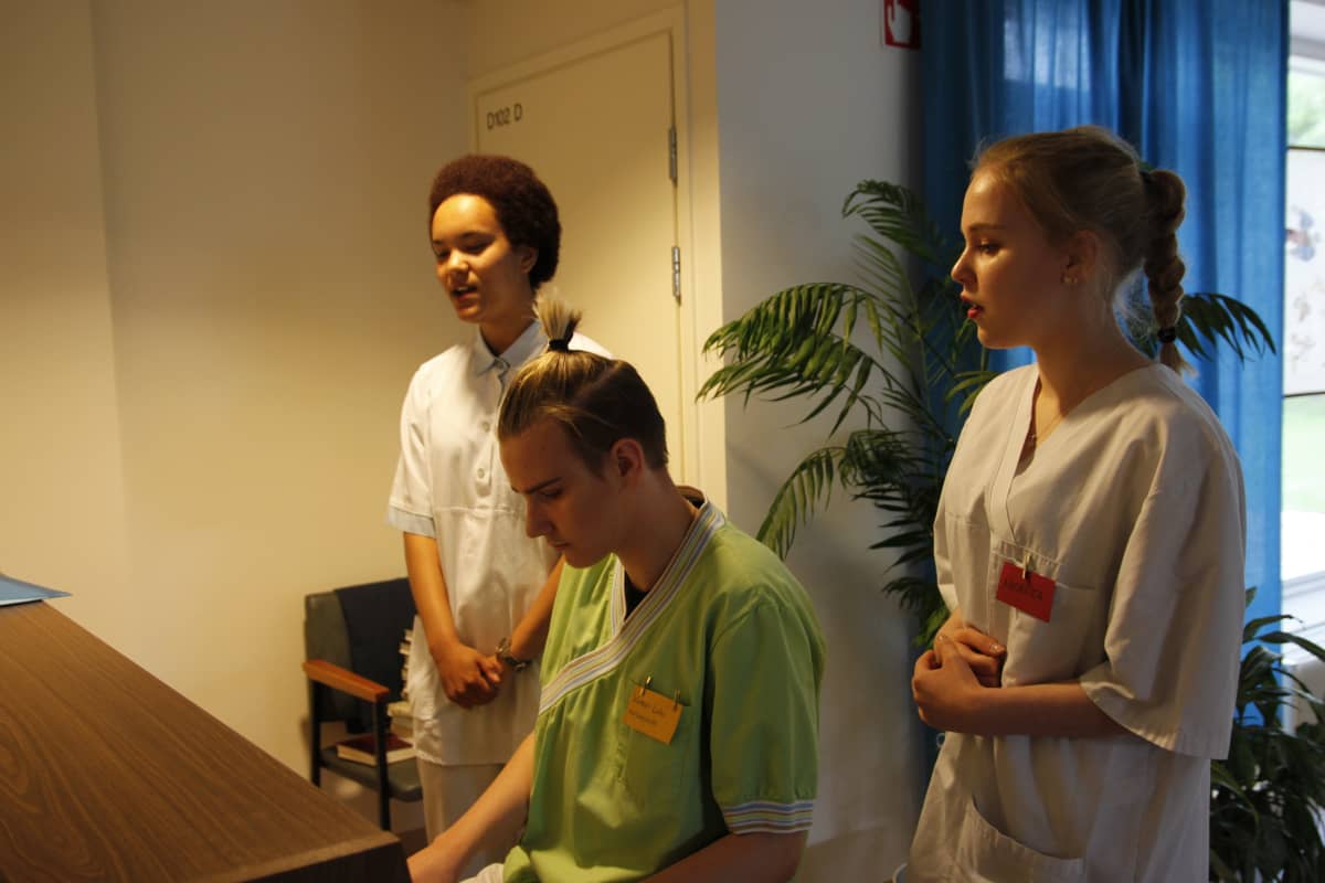 Jenny Mulenga, Valtteri Laiho ja Angelica Ylikulppi