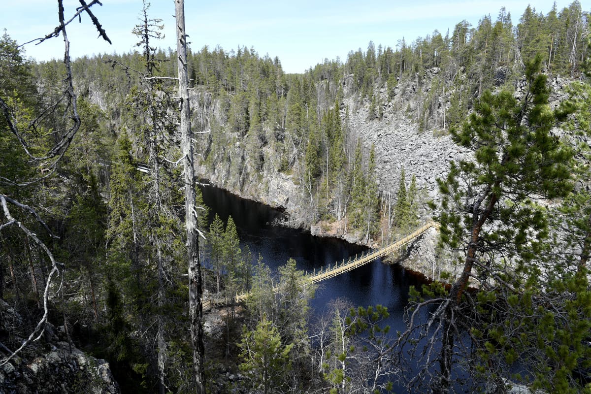 Julma-Ölkyn kanjonijärvi Hossan kansallipuistossa.