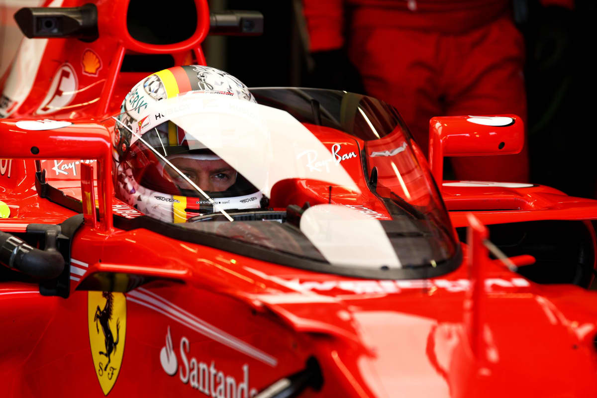Sebastian Vettel autossa.