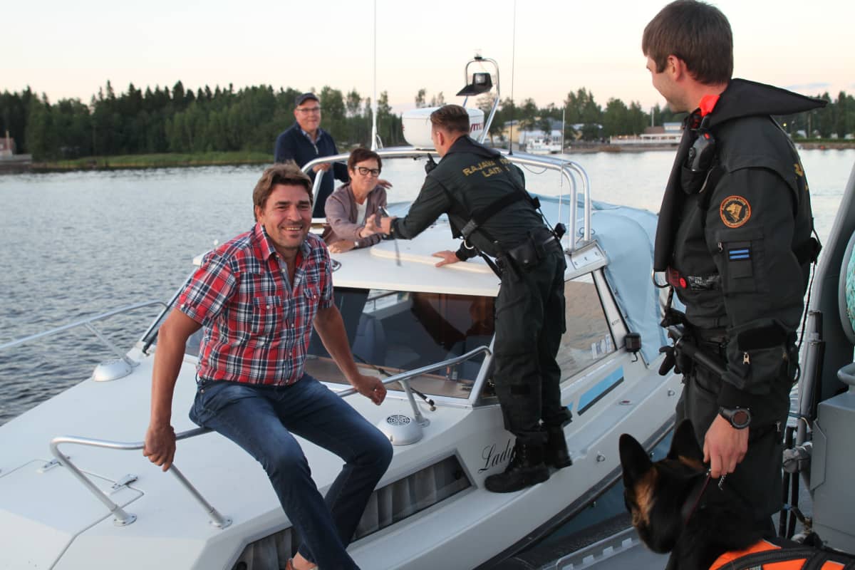 Merivartiosto tarkastaa Heinonen-Lervik seurueen venettä