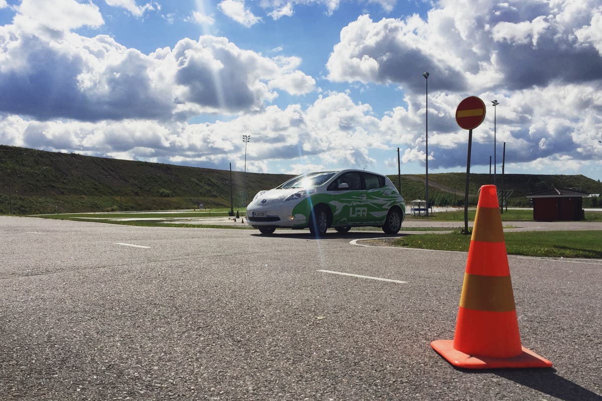 Ajoharjoitteluradalla Vantaalla esitellään kännykän käytön vaaroja